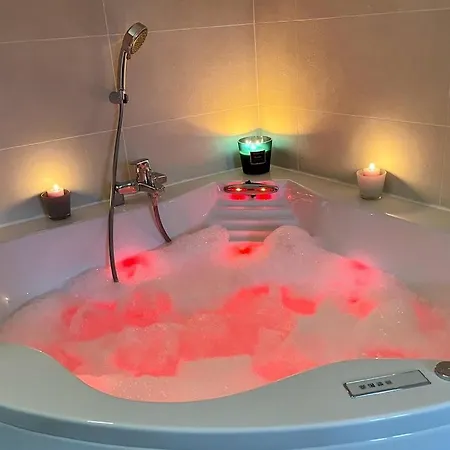 Apartment Bergerie Balneo Clim Piscine *